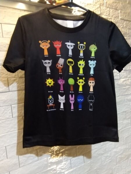 130 スプランキー Tシャツ 20匹が並んでる柄