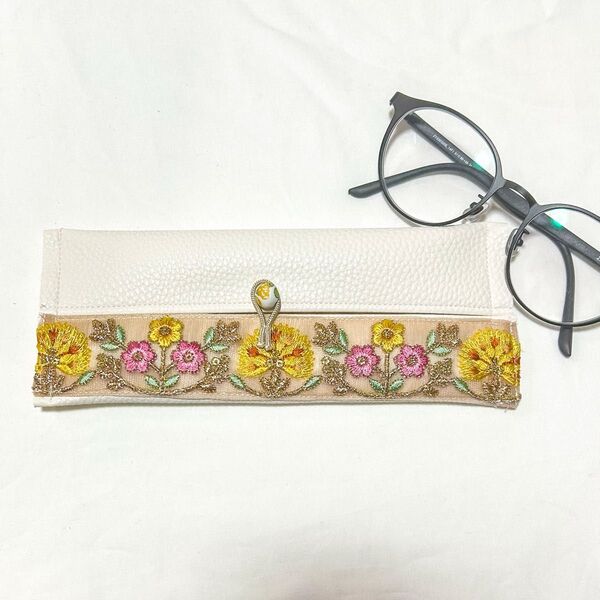 【ホワイト】 インド刺繍リボン メガネケース 母の日ギフト 母の日 ハンドメイド