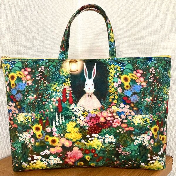 ハンドメイド☆可愛いうさちゃん&花畑柄ファスナー付きバッグ、バッグインバッグ、トートバッグ、ビッグポーチ、コスメポーチ、バッグ