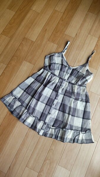 054:FOREVER21 チェック柄 フリル キャミソール コットン 薄手 前開き ボタン 涼しい かわいい フォーエバー21
