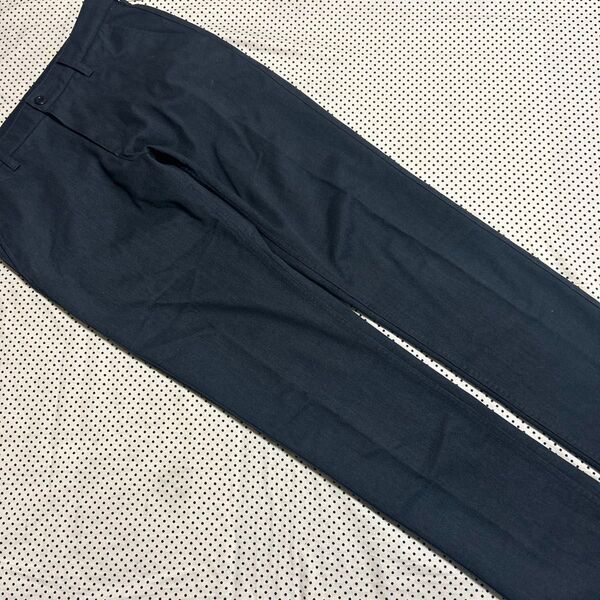 UNIQLO ダークグレー スラックス パンツ W76