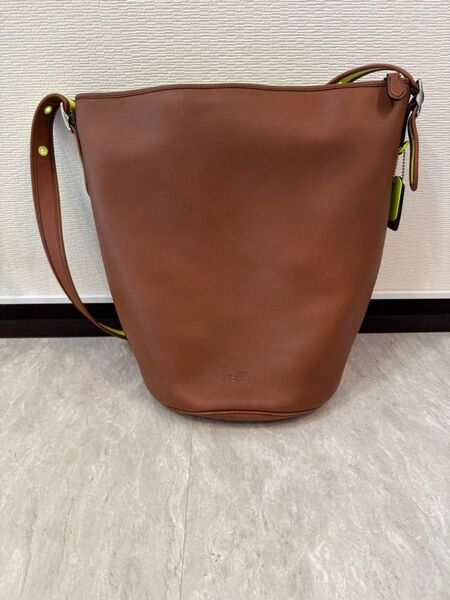 美品 COACH バケツ型 レザー ワンショルダーバッグ 斜めがけ