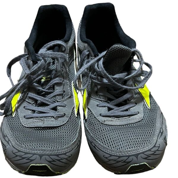 ~10kmの比較的短い駅伝レースに向けた、軽さ重視の勝負靴、ミズノ『WAVE EKIDEN(ウエーブエキデン)11』