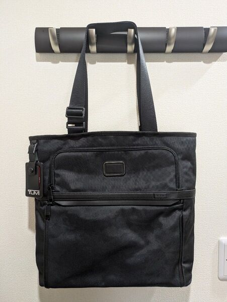 【美品・2回使用】TUMI トゥミ トートバッグ ブラック カモフラ柄 232306D4 ネームタグ付 バックストラップ・底鋲有