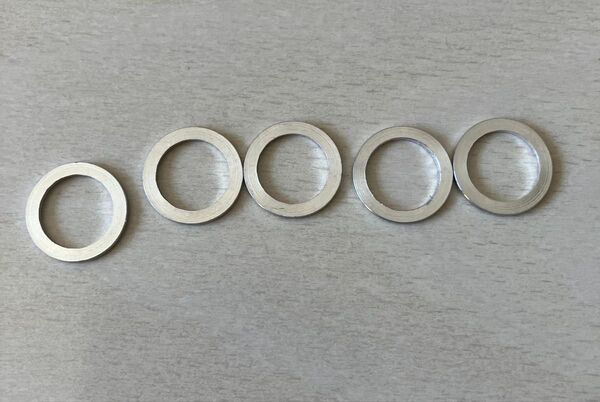 新品★送料無料★アルミチェーンリングボルトスペーサー1mm5枚 オフセット調整フロントシングルMTBマウンテンバイクロードバイク