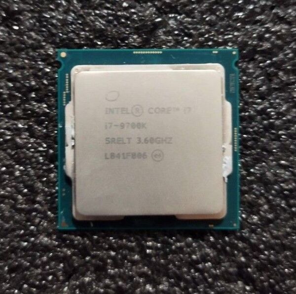 Intel Core i7 9700K 映像出力付き