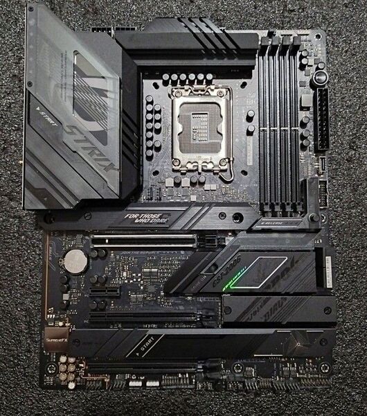 ASUS ROG Z790-F GAMING マザーボード