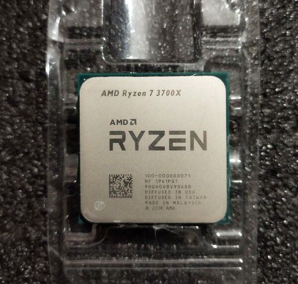 AMD Ryzen 3700X 8コア