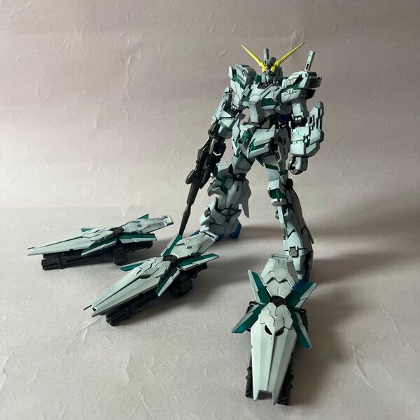 HGUCユニコーンガンダム(覚醒カラー)+HGUCユニコーンガンダム2号機バンシィーノルン塗装完成品