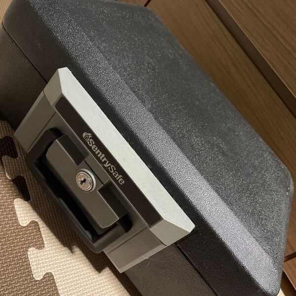 SentrySafe 耐火金庫 鍵付き