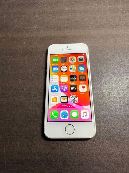12679 iPhone初代 SE 128G シルバー SIMフリー 中古品
