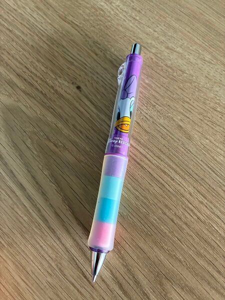 東京ディズニーリゾート限定のデイジー柄のドクターグリップCL プレイボーダー シャープペンシル(0.5mm)です。