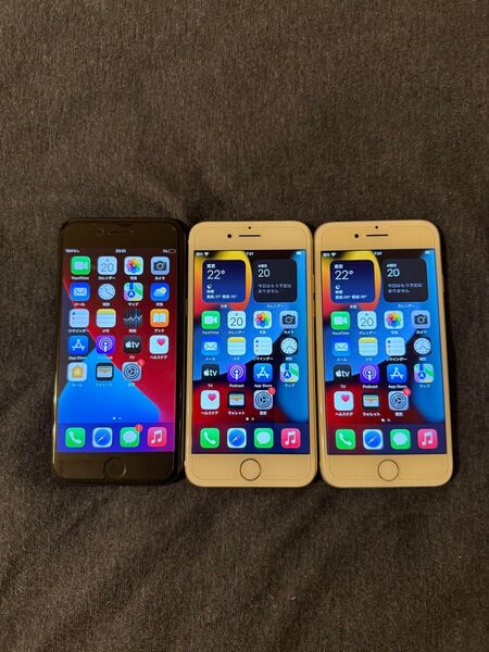 Phone 732GB のブラック、ゴールド、シルバーの3色セット、4.7インチディスプレイ搭載。