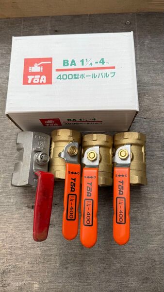TOA 400型ボールバルブ BA 1 1/4-3個とKITZ32mmステンレス製ボールバルブ1個