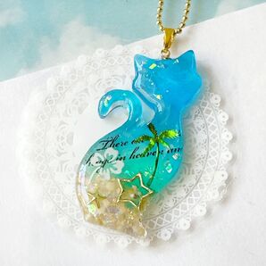 猫さん グラデーションの海塗りアクセサリー 南国リゾートの青空 ハンドメイド レジンネックレス キーホルダー オーダー
