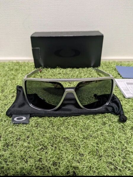OAKLEY オークリー サングラス Castel X-Silver Collection 新品同様品 公式ショップ購入