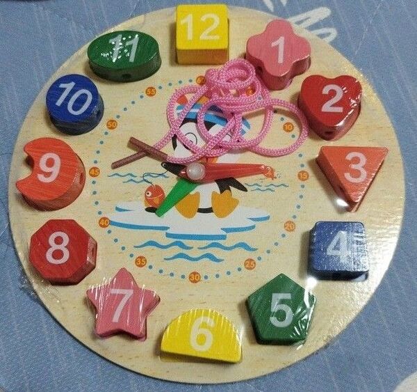 新品 木製 数字パズル 時計 紐通し