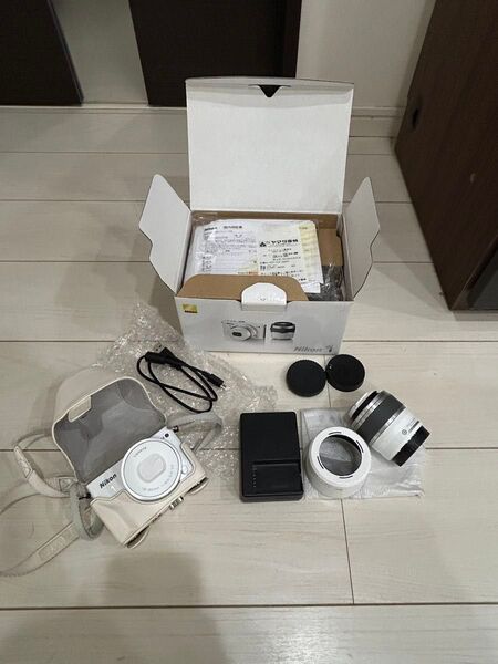 Nikon J4 ダブルズームキット ホワイト ミラーレス一眼 J4WZWH