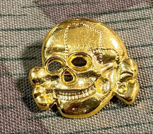 ★ドイツ軍 SS ドクロ帽章(金色)レプリカ★ナチス SS 武装親衛隊 ドイツ軍第三帝国 ナチスドイツ ヒットラー