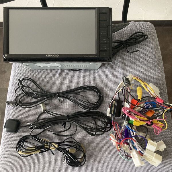 中古 KENWOOD ケンウッド 彩速ナビ MDV-D308BTW