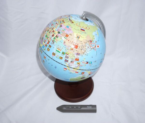 ★良中古 美品 地球儀 【 レイメイ藤井 地球儀 しゃべる国旗付き スタンダード 球形約20cm OYV46 】