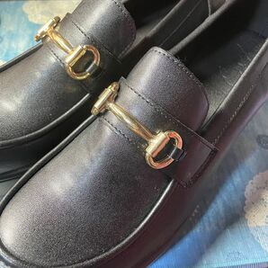 CUCCOO 新品!41 黒 厚底 ローファー ゴールド金具