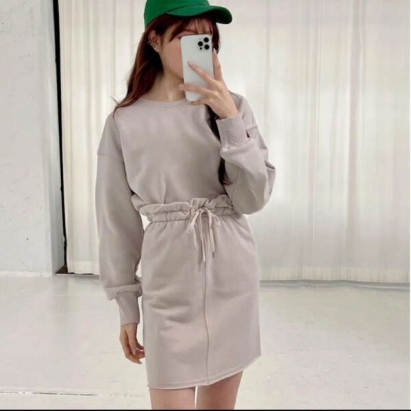 美品【即納】GRL グレイル カットオフトップス リボン付きミニスカートセットアップ トレーナー スウェットセットアップ ベージュ