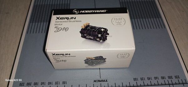 新品未使用未開封レッドHOBBYWING XeRUN-D10 ブラシレスモーター 13.5Tレッド【1/10用】【ホビーウィング