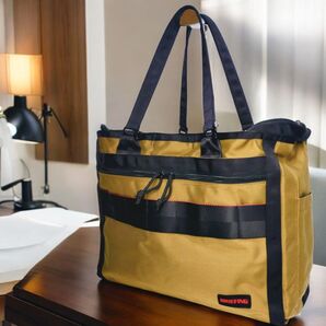 【極美品】BRIEFING×UA×Begin THE TOTE COYOTE