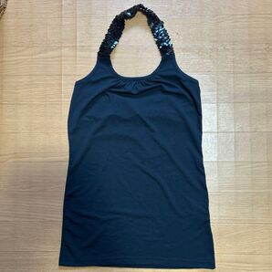 美品 スパンコール付きホルターネックトップス