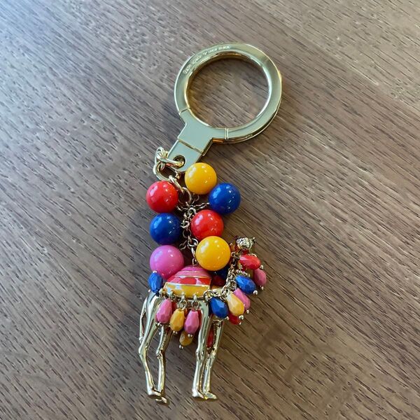 ケイトスペード ラクダ キーホルダー