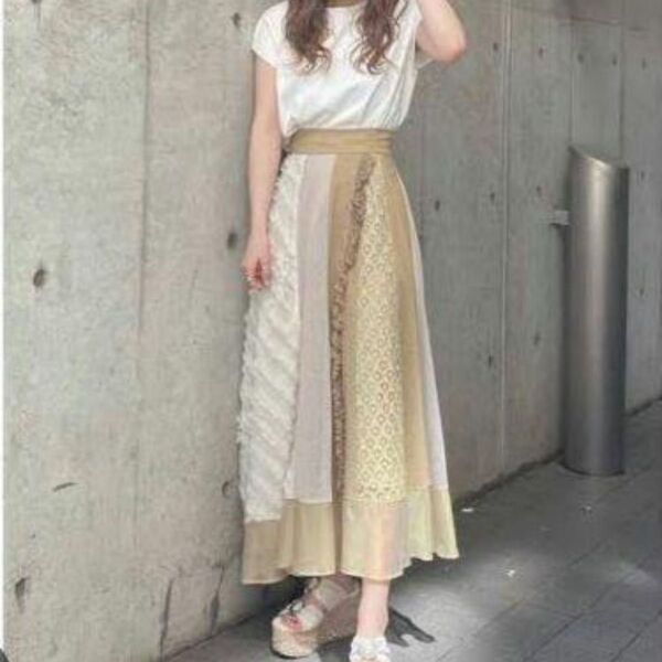 MURUA ヘムシアーフレア ロングスカート ベージュ パッチワーク風 個性的 春夏