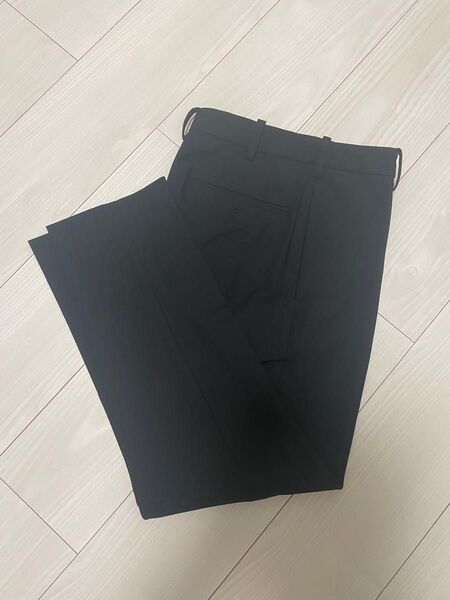 ユニクロ スマートアンクルパンツ ブラック