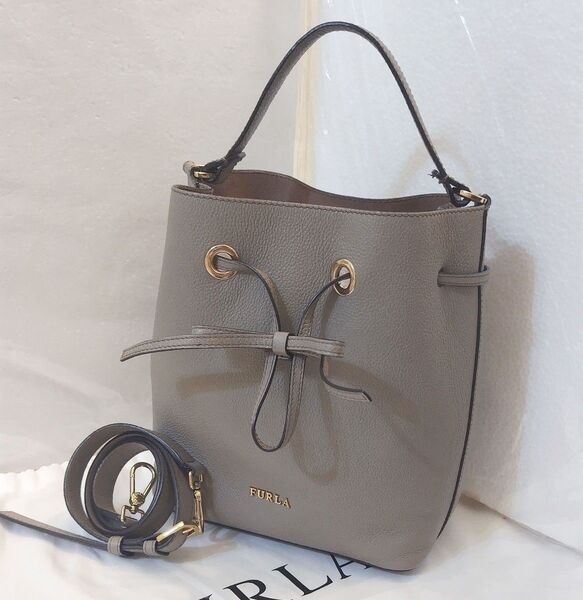 美品 フルラ FURLA ステイシー 巾着バッグ 2wayショルダーバッグ グレージュ