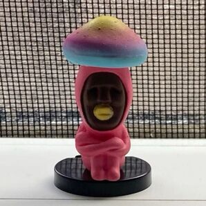 【新品未使用】【自立】きのこ カラフル 自立 フィギュア シキハデアヤシ 色が派手 色がはですぎてあやしげなキノコ ベニキノコビト
