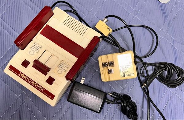 ファミリーコンピュータ HVC-001 四角ボタン RFスイッチ ACアダプタ すぐ遊べる Nintendo 任天堂 ファミコン