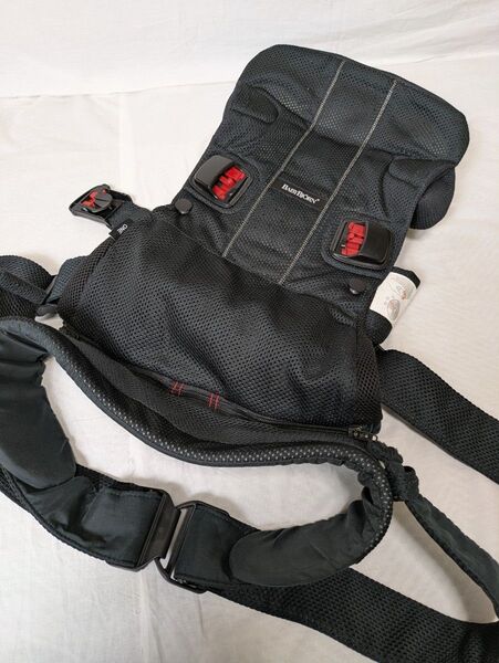★美品★ ベビービョルン 抱っこ紐 ONE プラス ブラック ベビーキャリア メッシュ BABYBJORN