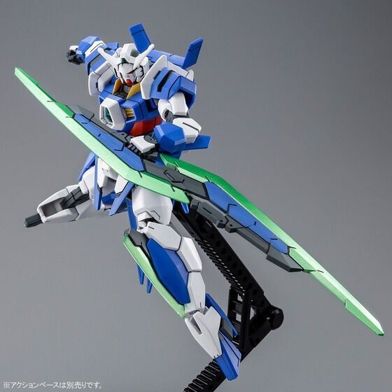 セット:HG 1/144 ガンダムAGE-1 ノーマル【組立済み】 ガンダムAGE-1 レイザー改造ウェアパーツ【未組立】