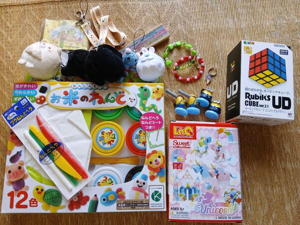 おもちゃまとめ売り ルービックキューブ お米ねんど ラキュー すみっコぐらし 他