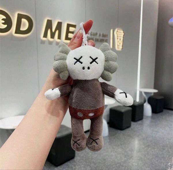 KAWS カウズ ぬいぐるみ キーホルダー 通学バッグ 学生
