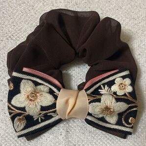 ハンドメイド インド刺繍リボン シュシュ