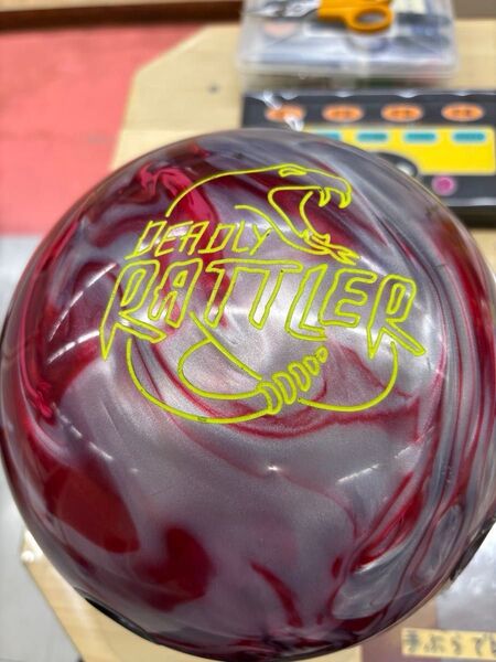 デッドリーラトュラー ラディカル15P ボウリングボール AA