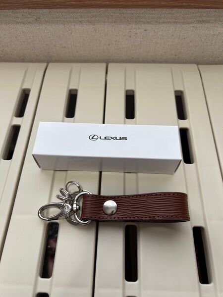 レクサス LEXUS キーホルダー ノベルティ 牛革