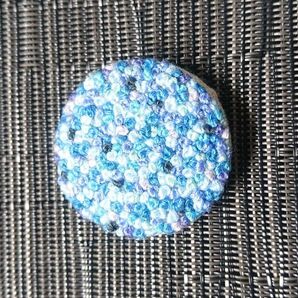 ハンドメイド刺繍ブローチ