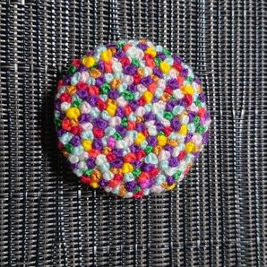 ハンドメイド刺繍ブローチ
