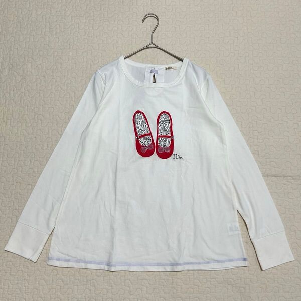 nino 長袖Tシャツ 白 赤い靴 刺繍 カットソー リボン付き ロンT トップス a2023