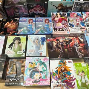 プライズフィギュア24点まとめ売り 美少女 初音ミク 喜多川海夢 ワンピース ゴジラ フィギュア