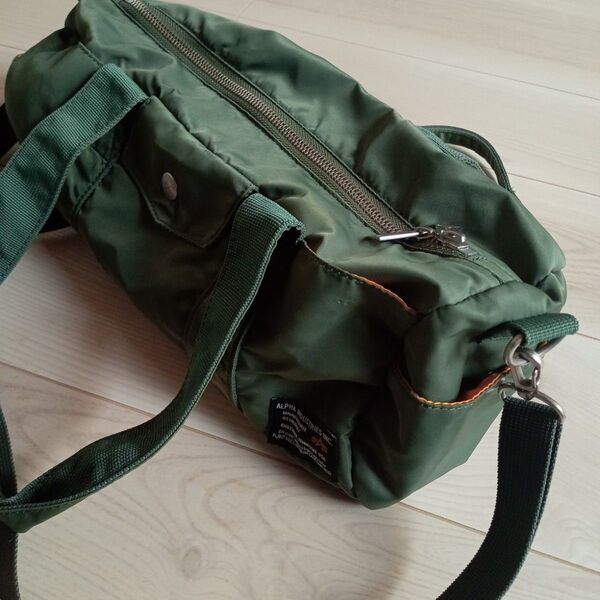 ALPHA INDUSTRIES ボストンバッグ カーキ