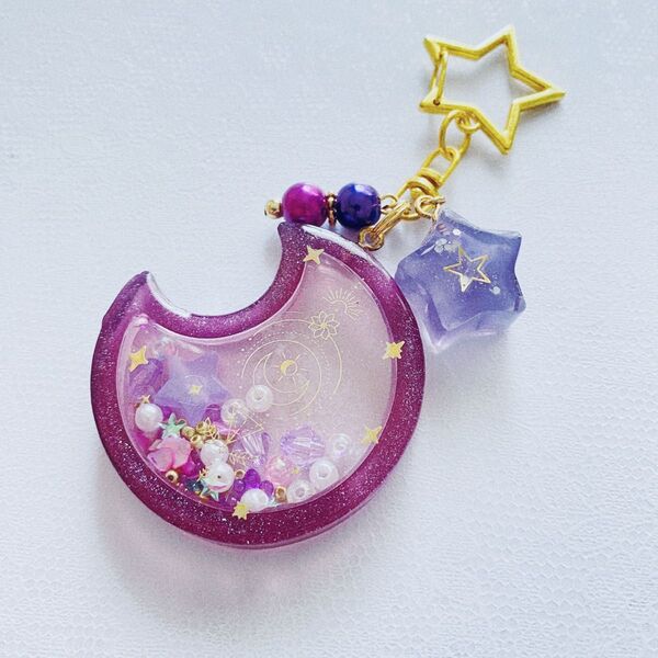 シェイカーキーホルダー 夜空のお月様 オリエンタル 星 キラキラ ラメ かわいい キーホルダー 根付け ストラップ チャーム