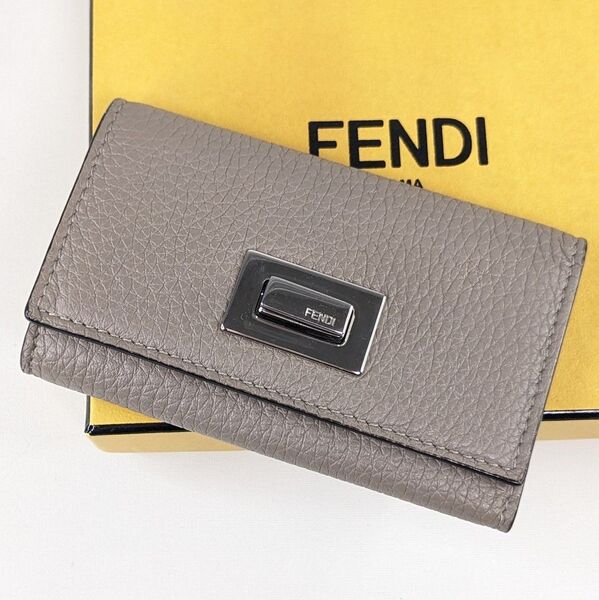 美品 フェンディ ピーカブー セレリア 6連 キーケース ターンロック シボ FENDI